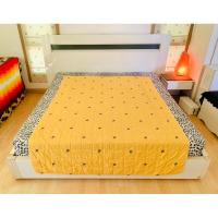 ราคา ผ้าปูรองนอน/รองกันเปื้อน/รองโซฟา ขนาด 5ฟุต สีเหลืองปักลายวินเทจ (สภาพใหม่) มือสองสภาพดี สินค้าญี่ปุ่น-เกาหลีแท้ (28451428756)