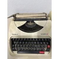 ราคา (ส่งฟรี) OLYMPIA Traveller C เครื่องพิมพ์ดีดภาษาไทย ของสะสม ของตกแต่ง (25066394673)