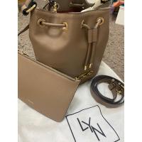 ราคา Lyn แท้ !!! กระเป๋า lyn สี taupe ทรงขนมจีบ อะไหล่ทอง (24818910646)