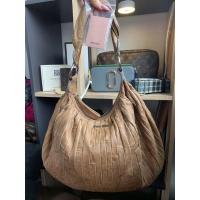 ราคา miu miu hobo shopping แท้ (16785657573)