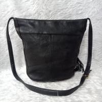 ราคา กระเป๋าหนังแท้100%สีดำทรงถังครอสบอดี้สายยาวปรับระดับได้(รหัสccx4) (16296003478)