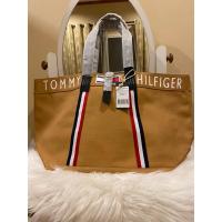 ราคา Tommy tote bag ผ้าแคนวาส สีน้ำตาลงาน Shop แท้ (23624873701)