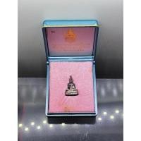 ราคา รูปหล่อพระพุทธมหาสุวรรณปฎิมากร (หลวงพ่อทองคำ สุโขทัยไตรมิตร) วัดไตรมิตรฯ สมโภชพระมหามณฑป ปี 2552 เนื้อเงิน พร้อมกล่อง (27759524201)