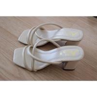 ราคา รองเท้าแฟชั่นส้นตึก ใส่เล่นสบายๆ (11461447656)