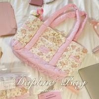 ราคา Daphne' Bag tote bag กระเป๋าผ้า coquette สุดนุ่มนิ่ม !แถมฟรี! ลูกไม้ผูกกระเป๋า | rococoland (27363605532)