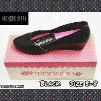 ราคา MONOBO รุ่น BERRY คัชชูสีดำทึบส้นเตารีด (7206395212)