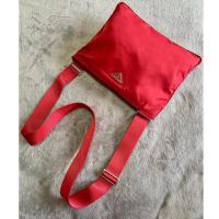 ราคา Prada red nylon crossbody bag ของแท้ ปราด้า วินเทจ กระเป๋ามือสอง แบรนด์เนม (20943954332)