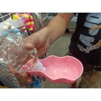 ราคา กระบอกน้ำสัตว์เลี้ยงพกพา มีตะขอเกี่ยวติดให้ (8352779417)