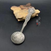 ราคา นิตยสารโบราณคอลเลกชันพื้นบ้านสองหัวนูนช้อนเงินพันย้อนยุคทองแดงช้อนอุปกรณ์ประกอบฉากภาพยนตร์วัตถุเก่า 9.23 (27941987327)