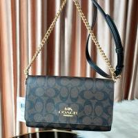 ราคา COACH CP033 Flap Clutch Crossbody In (29206590897)
