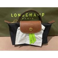 ราคา พร้อมส่ง longchamp pouch สีดำฝาน้ำตาล (23944281012)