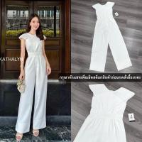 ราคา งานป้าย KATHALYN ชุดออกงานสีขาว จั้มยาวอกไขว้บ่าแขนกุด ช่วงเอวจับจีบตีเกล็ดหน้าแต่งหูเข็มขัด (26373101988)