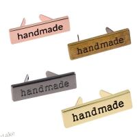 ราคา UUKI 10 ชิ้นโลหะป้ายทําด้วยมือแท็กสําหรับเสื้อผ้ากางเกงยีนส์รองเท้ากระเป๋าเสื้อผ้าสี่เหลี่ยมผืนผ้า Hand Made พิมพ์ป้าย DIY เย็บ C (40458392721)