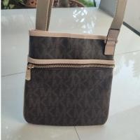 ราคา กระเป๋าสะพายข้าง MICHAEL KORS แท้ ใช้ได้ ทั้งผู้หญิงผู้ชาย ลาย MK สีน้ำตาล สายครีม (20434174091)