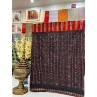 ราคา ซิ่น ไหมมัดหมี่ลายขั้นโบราณ ต่อหัวพร้อมนุ่ง ท้องผ้าสีดำ รหัส R1I-BM-0711682 (41358152153)