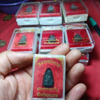 ราคา หลวงปู่ทวดรุ่นนี้พิธีใหญ่.แคล้วคลาด.เมตตา.ดีมากๆกล่องเดิมจากวัดห้วยมงคล..จ.ประจวบฯมี18กล่องสภาพดีสุ่มไปนะครับกล่องละ90บ. (44056608275)