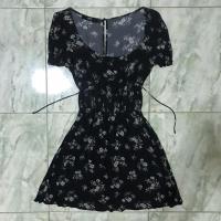 ราคา CPS chaps เดรสสั้น XS สีดำ ลายดอกไม้สีขาวทั่วตัว แขนตุ๊กตา เอวรัดรูป กระโปรงสั้นบาน ใส่แล้วสวย พร้อมไปเที่ยวสวนดอกไม้ค่า (20631174939)