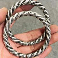 ราคา วัตถุเก่าโบราณแม้วสไตล์ชาติพันธุ์แบบเก่าบิดสร้อยข้อมือเงินแบบเก่าหนึ่งคู่2ไม่ซีดจางปรับ10.24.110.24.1 (54350117075)