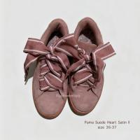 ราคา รองเท้ามือสอง Puma Suede Heart Satin II (36-37) (42972627507)