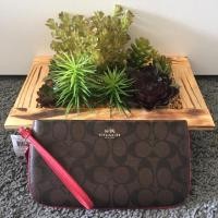 ราคา Coach LARGE WRISTLET IN SIGNATURE CANVAS #F65748 IML72 (76816602)