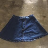 ราคา กระโปรงยีนส์ซิปหน้าสีเข้ม (2704896674)