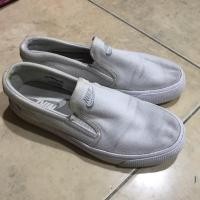 ราคา รองเท้าผ้าใบไนกี้ สลิปออน (used) (4772968967)