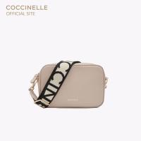 ราคา COCCINELLE กระเป๋าสะพายผู้หญิง รุ่น TEBE MINI CROSSBODY POCHETTE 55I101 สี POWDER PINK (25407215630)
