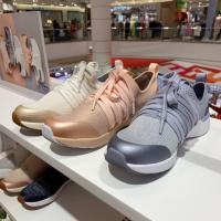 ราคา keds 100% sz.36-40EUR ทรงสปอร์ตมาใหม่ คอลเลคชั่น2019 สีสวยมากกเงาๆ มี 3สี ของแท้จากช็อปสอบถามได้ค่ะ (127105207)