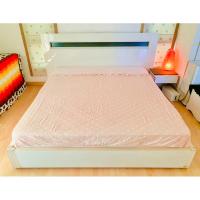 ราคา ผ้าปูที่นอนรัดมุม (แบบหนา) ขนาด 6-6.ฟุต สีส้มอ่อนลายจุด ด้านบนมีระบายปักลาย Marseille Home&Deco มือสองขายตามสภาพ (23745276839)