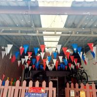 ราคา ธงธงราว3สีแดงขาวน้ำเงินธงสีชาติไทยธงชาติไทยธงราวสามเหลี่ยมธงราวประดับธงงานวัดธงหลากสีธงคละสีธงสามเหลี่ยมธงราวธงรำวงธง (25346450982)