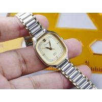 ราคา นาฬิกา Vintage มือสองญี่ปุ่น ระบบ QUARTZ ผู้หญิง ทรงสี่เหลี่ยม กรอบทอง หน้าทอง หน้าปัด 23มม ตัวเรือนสแตนเลส (28034079188)