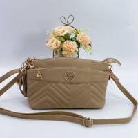 ราคา กระเป๋าทรงพอช3ซิป แถมปอม FOREVER YOUNG (22009600846)