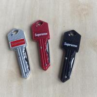 ราคา พร้อมส่ง พวงกุญแจ Supreme มีด (6831629513)