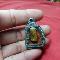 ราคา เสือแกะจากเขี้ยวแต่ไม่รู้ว่าเขี้ยวอะไรเก่าไม่ทราบที่ด้านหลังเป็นเครื่องราง (26138846676)