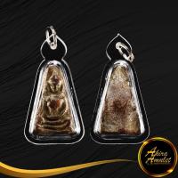 ราคา พระเครื่อง จี้พระผงสุพรรณ พิมพ์หน้าแก่ วัดพระศรีรัตนมหาธาตุ สุพรรณบุรี เลี่ยมกรอบพลาสติก (20252366009)