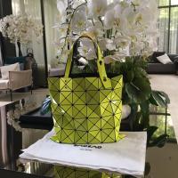 ราคา BAO BAO ISSEY MIYAKE 6x6 ทูโทน สีเหลือง & สีเขียวมะนาวของแท้ % พร้อมส่ง (3443241780)
