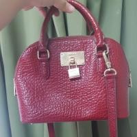 ราคา กระเป๋า DKNY สีแดง ของแท้มือสอง (3205157850)
