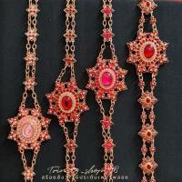 ราคา สร้อยสังวาลย์สีนาคพริ้งโกล์ด ประดับเพชรพลอย สังวาลย์พาดไหล่ เครื่องประดับชุดไทย (29341506304)