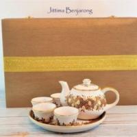 ราคา จิตต์ติมา เบญจรงค์ ชุดน้ำชากาแป้นเบญจรงค์ (สินค้า OTOP 5 ดาว) (16404603673)