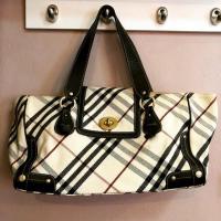 ราคา กระเป๋าสะพายข้าง Burberry London blue label แท้ มือสอง ทรงสวย บรรจุของได้เยอะ (6932326340)