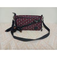 ราคา ส่งฟรี!!! กระเป๋า Kipling ลายสีชมพูใบเล็ก มือสองของแท้ (24201643904)