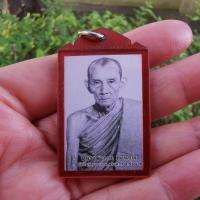 ราคา รูปถ่ายครึ่งองค์หลวงพ่อกวย รุ่นรวมใจศิษย์ ปี64 (22113904849)