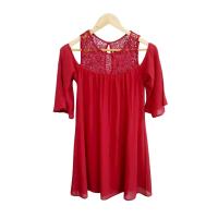 ราคา เสื้อมือสอง เปิดไหล่ ลูกไม้ลายดอกกุหลาบ สีแดง มีซับ แขนบาน 4 ส่วน อก 30-32 นิ้ว (26342871408)