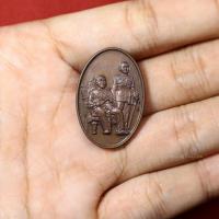 ราคา เหรียญรัชกาลที่5คู่รัชกาลที่6 คณะอักษรศาสตร์ จุฬาลงกรณ์มหาวิทยาลัย ที่ระลึกครบรอบ84ปี ปี2544 (27515507594)