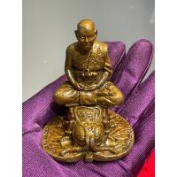 ราคา พระบูชารูปเหมือนหลวงพ่อจืดประทับพญาต่อเงิน-ต่อทอง เนื้อโลหะ ปี 2548 ขนาดฐานใบโพธิกว้าง 5 ซม. สูง 7 ซม. (18479085696)