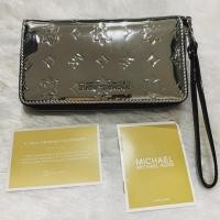 ราคา กระเป๋าสตางค์ใบยาว ซิบรอบอก มีคล้องมือ ถอดได้ Michael Kors (7324414207)