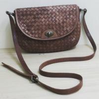 ราคา กระเป๋าสะพายหนังแท้สาน แบรนด์ ESTINE made inJapan สินค้าญี่ปุ่นมือสอง (348978663)