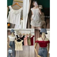 ราคา (ใช้โค้ดลด 30%ได้) เสื้อ แต่งฉลุลูกไม้ ปาดไหล่/ เกาะไหล่ กระดุมหน้า ตีเกล็ด ผูกคอ ปาดไหล่ Matinee Maikaew kaewtashop (28675623998)