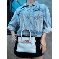 ราคา กระเป๋าสะพายข้างใบเล็กสีขาวมือสอง (29636911099)