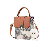 ราคา กระเป๋าผู้หญิงแฟชั่นใหม่ ทรงถัง สะพายข้าง แมทง่าย สำหรับผู้หญิง ดีไซน์พิมพ์ลายเก๋ๆ พร้อมจี้ตุ๊กตาน่ารัๆ หนังPU พร้อมส่ง (29085022396)